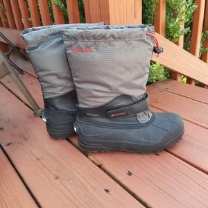 Brand new boys Columbia winter boots size 5